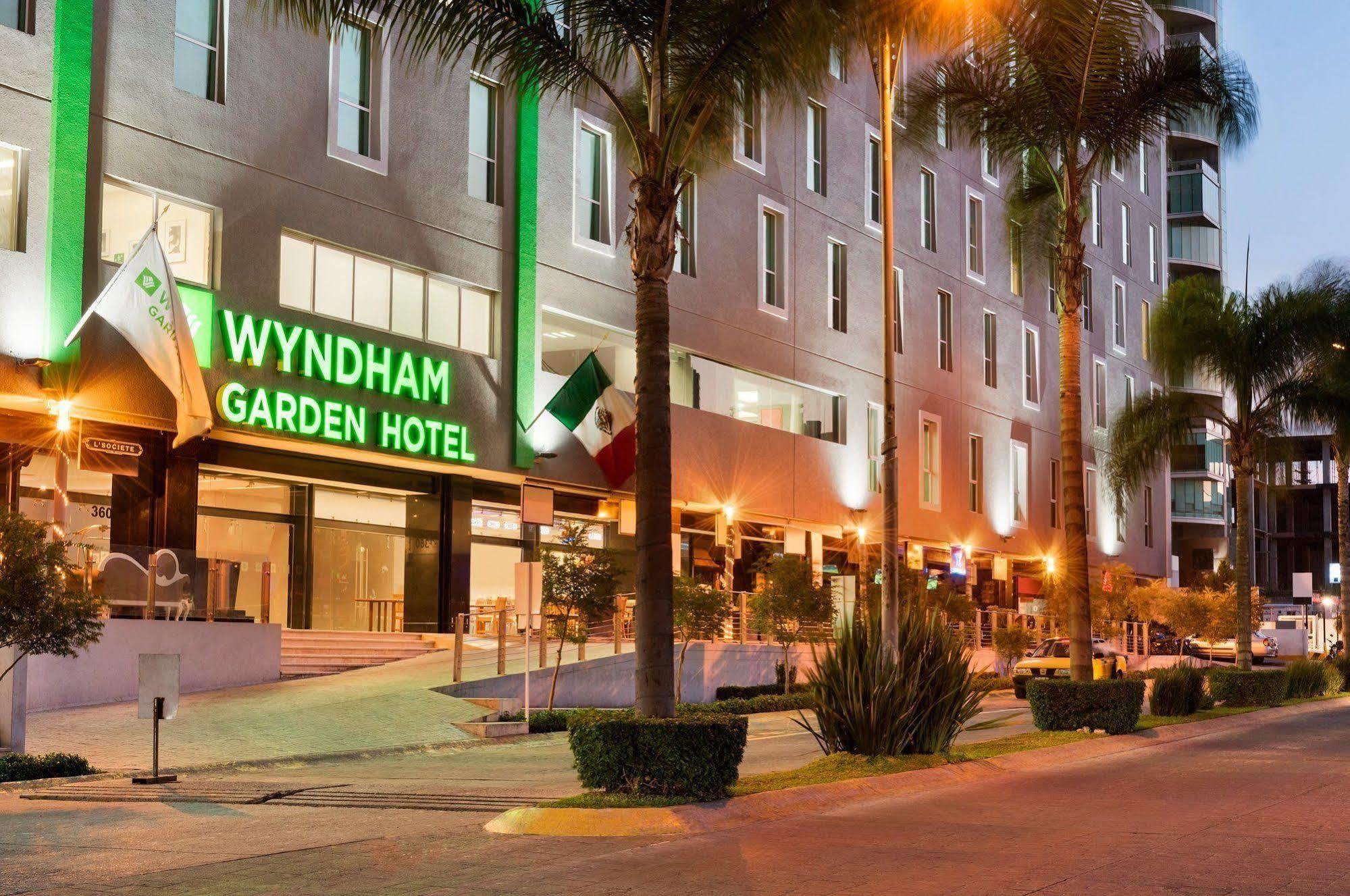 Wyndham Garden Guadalajara Acueducto Hotel Exterior photo